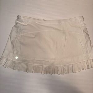 Lululemon Athletica women’s White Pleated Mini Tennis Skirt size 10